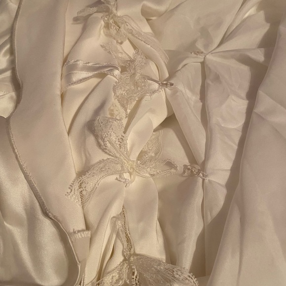 NWOT DAVID’S BRIDAL WEDDING DRESS, Ivory in color says size 12. - Picture 13 of 16